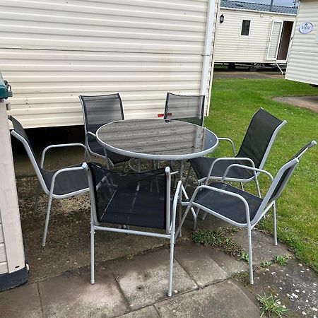 Toni'S Family Holiday Caravan With Decking, Smart Tv And Private Wifi Rhyl Exterior photo